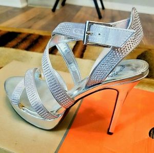 💧I. Miller beautiful silver rhinestone heels